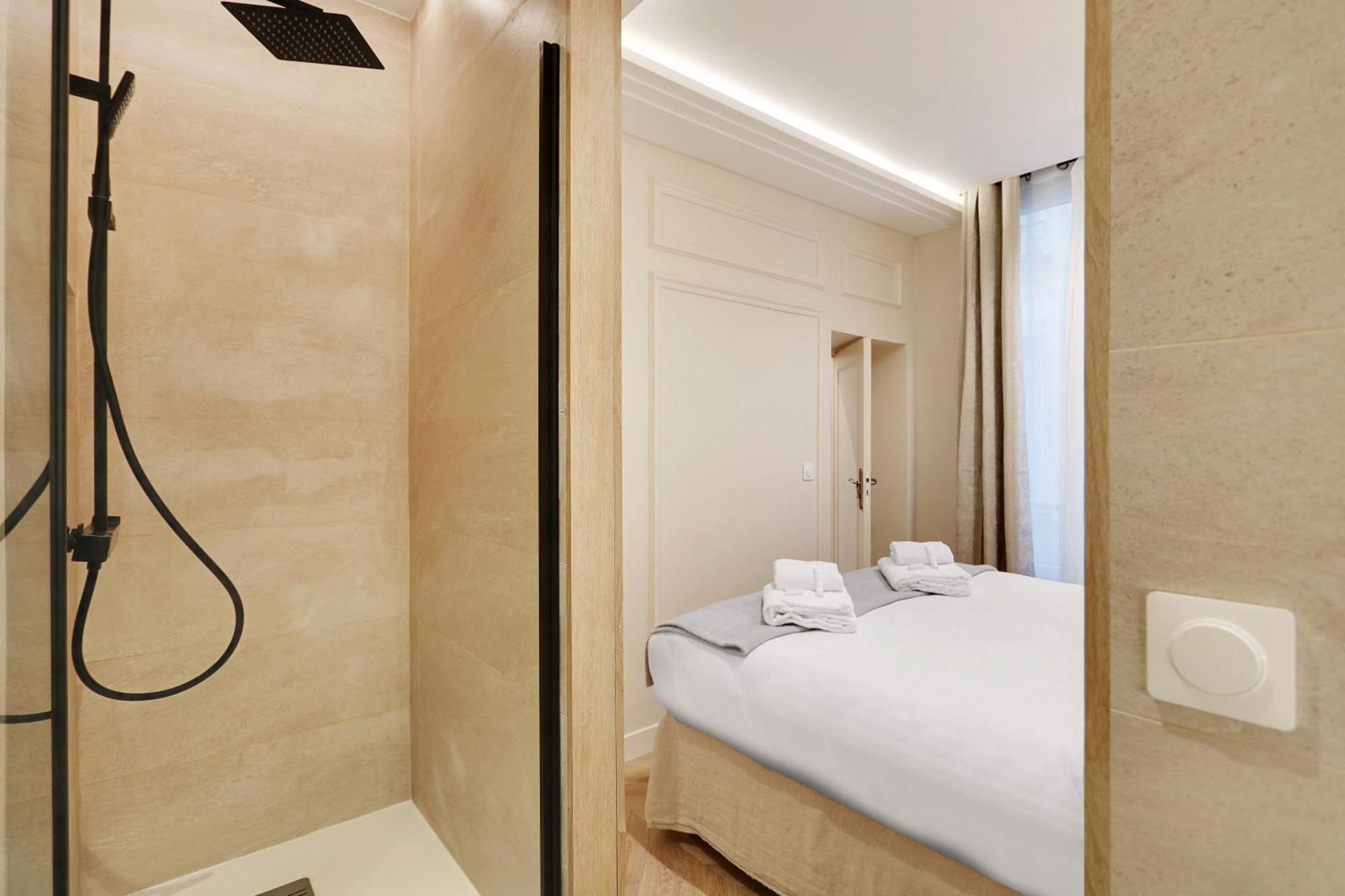 Off Majesti Upper Marais Apartment- Rue Du Faubourg Saint-Martin Paris Exteriör bild